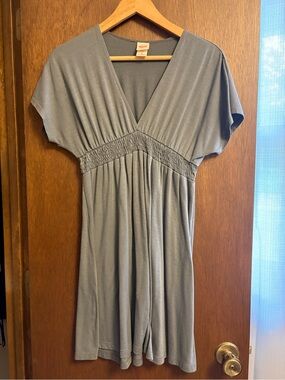 V-Neck Short Sleeve Gray Knit Dress